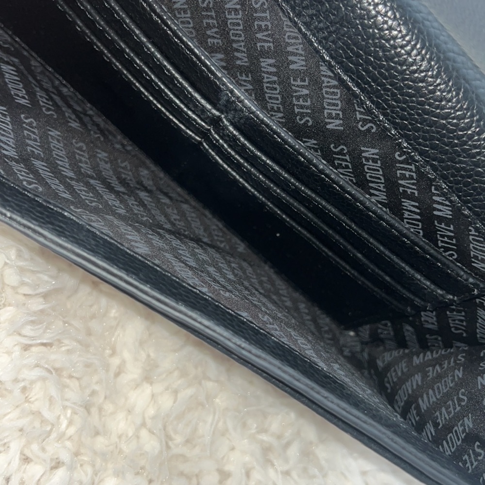 Steve Madden purse with silver crossbody chain - Picture 3 of 4